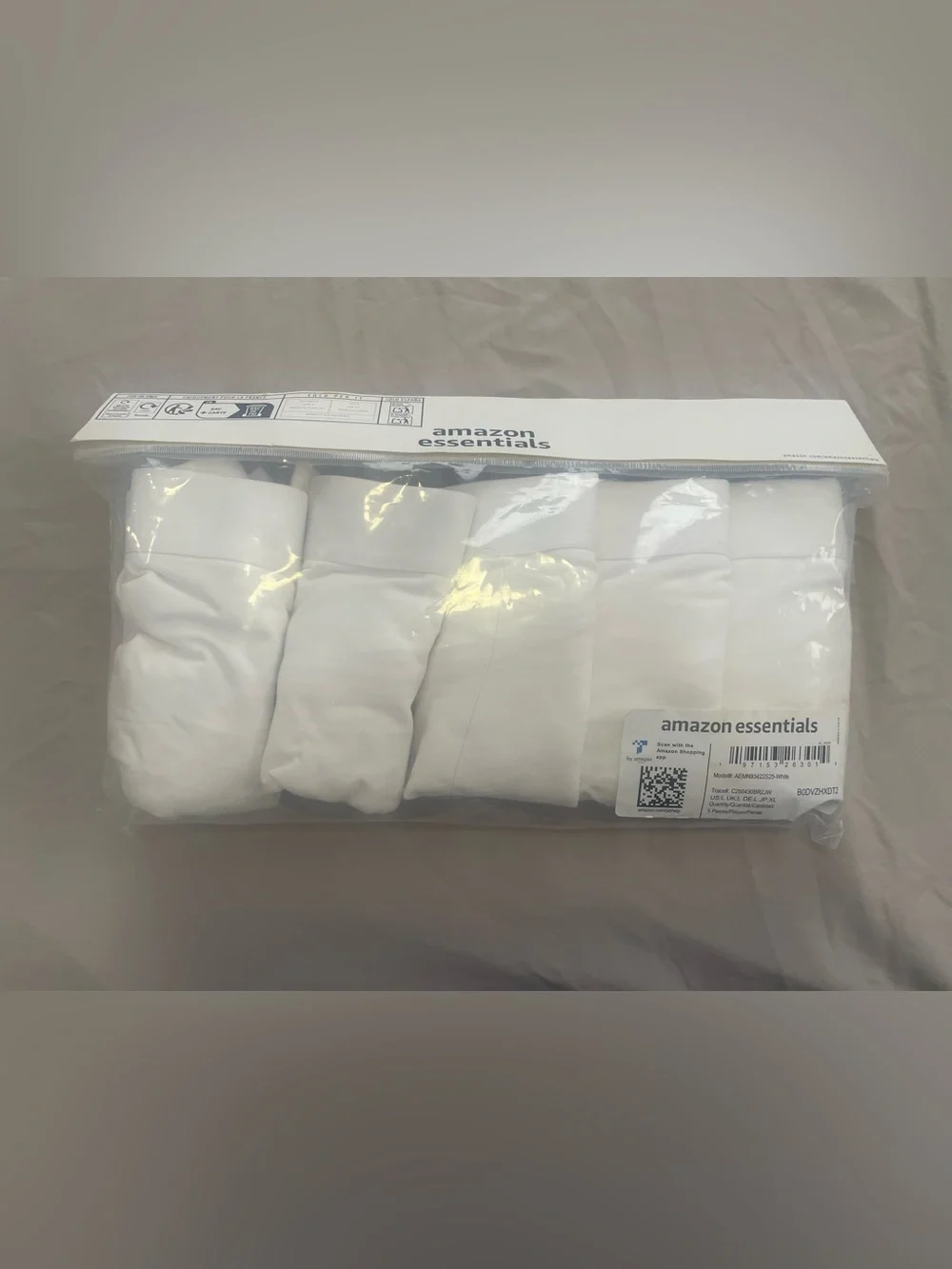 Amazon Essentials Men’s White Crew Socks 5-Pack - Cushioned Comfort